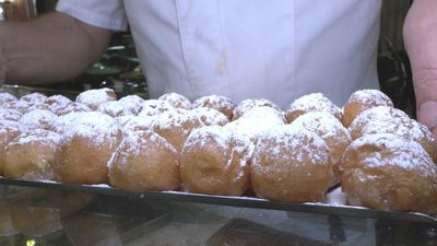 Llega el tiempo de buñuelos en Madrid y los elaboramos en El Riojano
