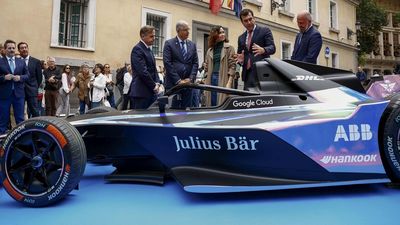 Ayuso presenta el Campeonato del Mundo de Fórmula E que se celebrará en Madrid por primera vez