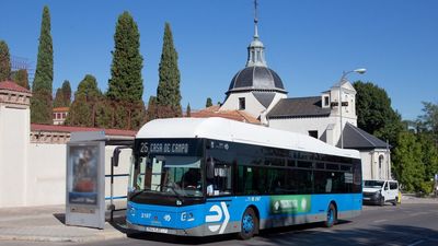 La EMT refuerza su servicio en líneas de autobuses con destino a los cementerios por Todos los Santos