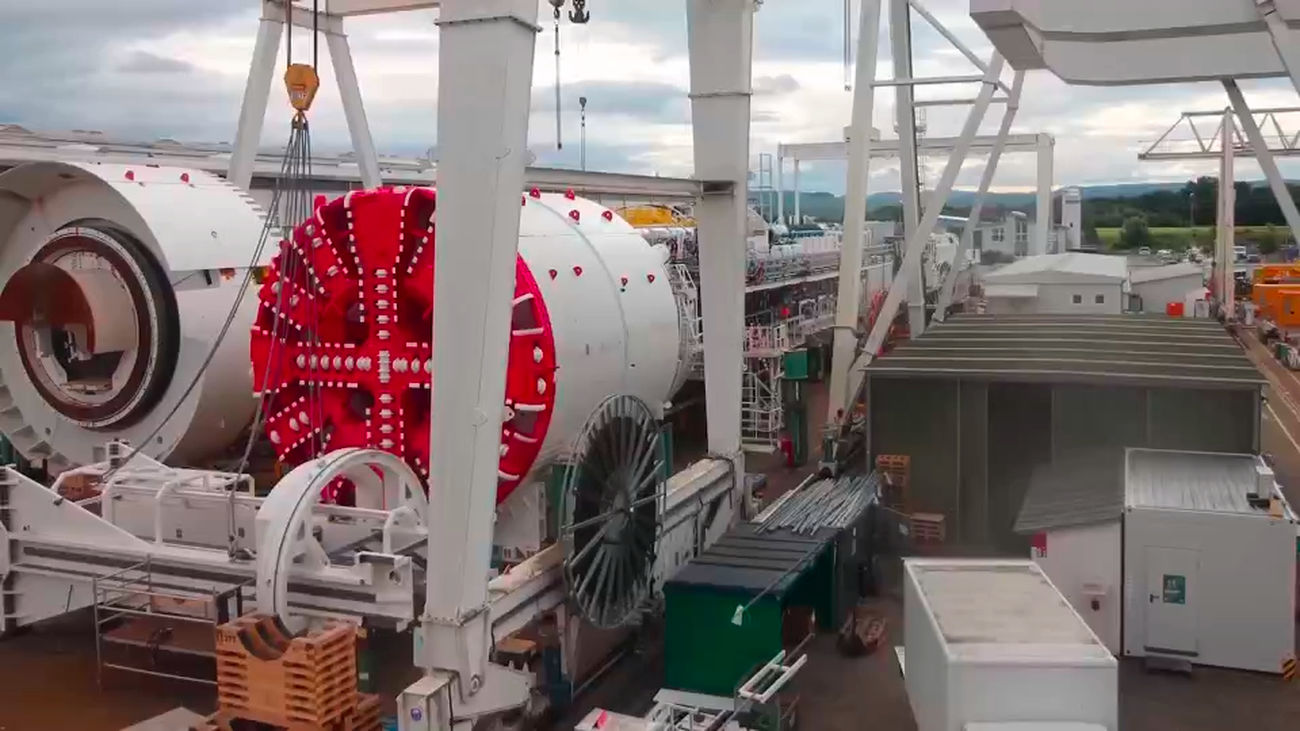 La tuneladora Mayrit, que acometerá la  ampliación de la línea 11 de metro, ya está camino de Madrid