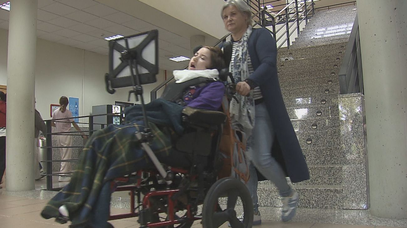 Elsa, de Aranjuez, la primera universitaria con ELA de España: "Le dijeron que no aprobaría ni Primaria"