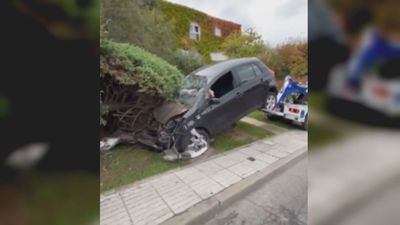 Tres heridos graves tras invadir un coche la acera en Las Rozas