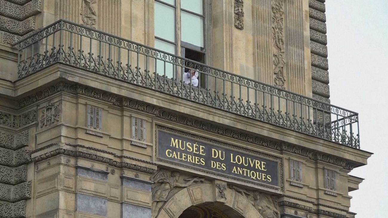 Detenidos dos sospechosos del robo de joyas en el Louvre