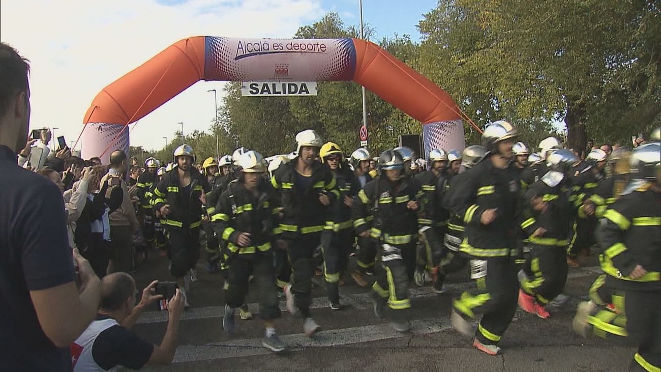 Los bomberos corren en Alcalá de Henares por sus compañeros fallecidos en acto de servicio