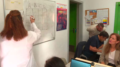 La Comunidad de Madrid forma a personas con discapacidad intelectual  para disminuir la brecha digital