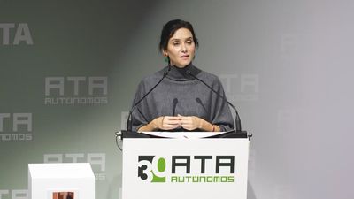 Ayuso anuncia que los presupuestos de 2026 recogen un incremento del 17,7% en ayudas a los autónomos