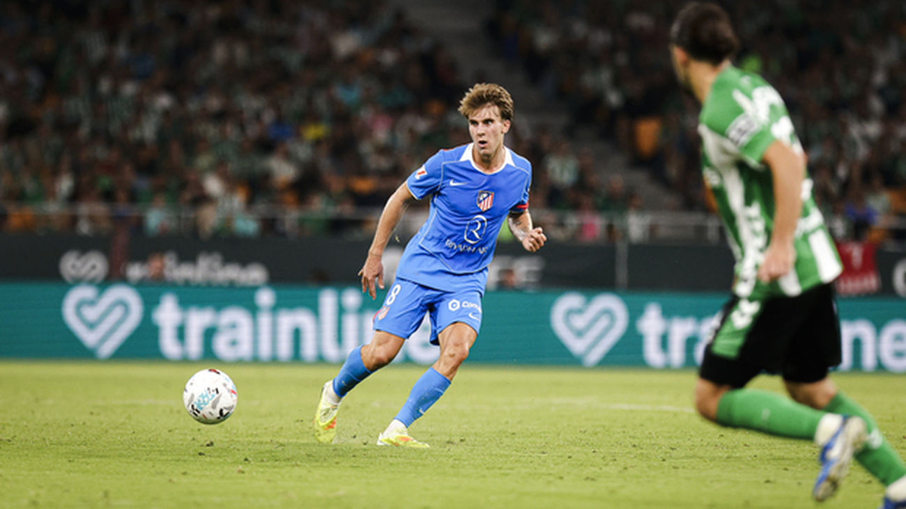 Pablo Barrios ante el Betis