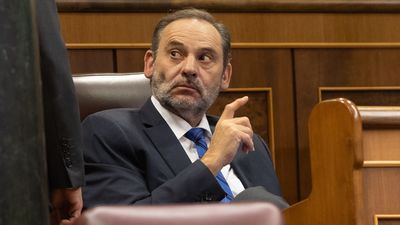 Ábalos, el primer diputado en activo que entra en prisión