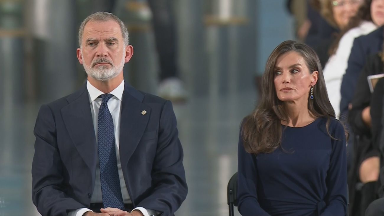 Felipe VI  a los familiares de las víctimas: "La reina y yo estamos con vosotros"