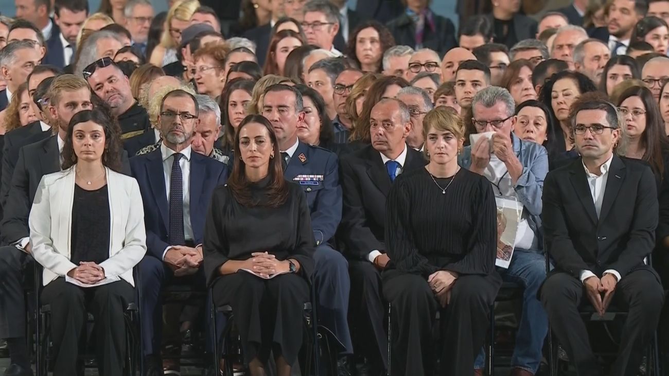 Los nombres de las 237 víctimas mortales de la DANA resuenan en el acto de homenaje de Valencia