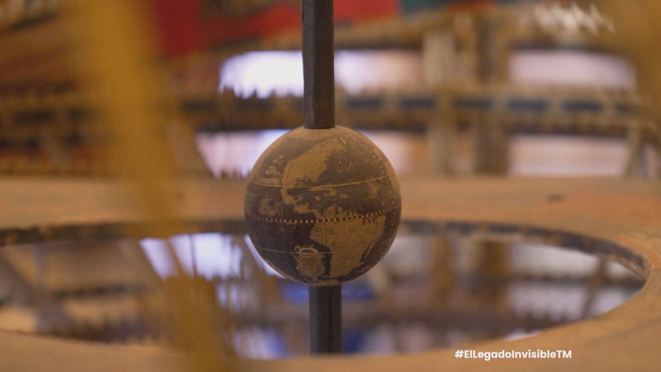 Libros de revés, libros prohibidos y una esfera armilar en la biblioteca del Real Monasterio de El Escorial