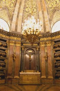 Así es la cripta de El Escorial que tardó en construirse el mismo tiempo que el monasterio