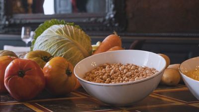 El cocido madrileño que nunca pasa de moda está en Lhardy