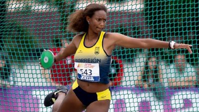 La atleta Torrejón Eva Marie Pauline, récord de España de lanzamiento de disco sub'16
