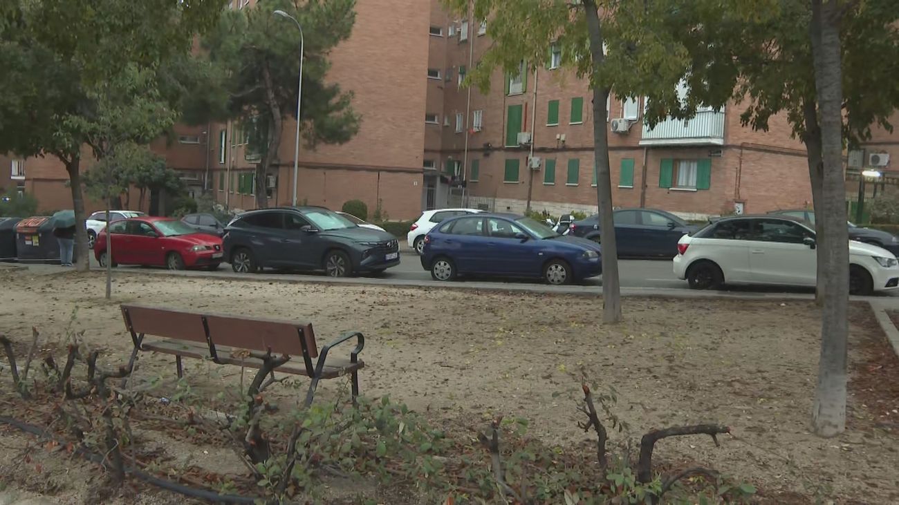 Aparcar en el barrio de Begoña, 'misión imposible': "Algunos dejan el coche un lunes y no lo mueven hasta el viernes"