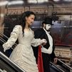 'El Fantasma de la Ópera' baja al metro de Ópera por Halloween