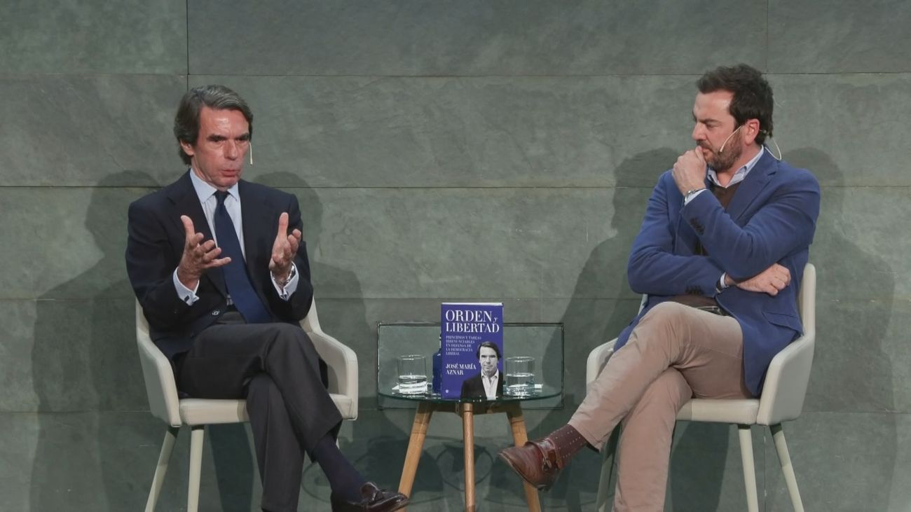 Aznar define al PP como el  "único pilar constitucional que queda en España"