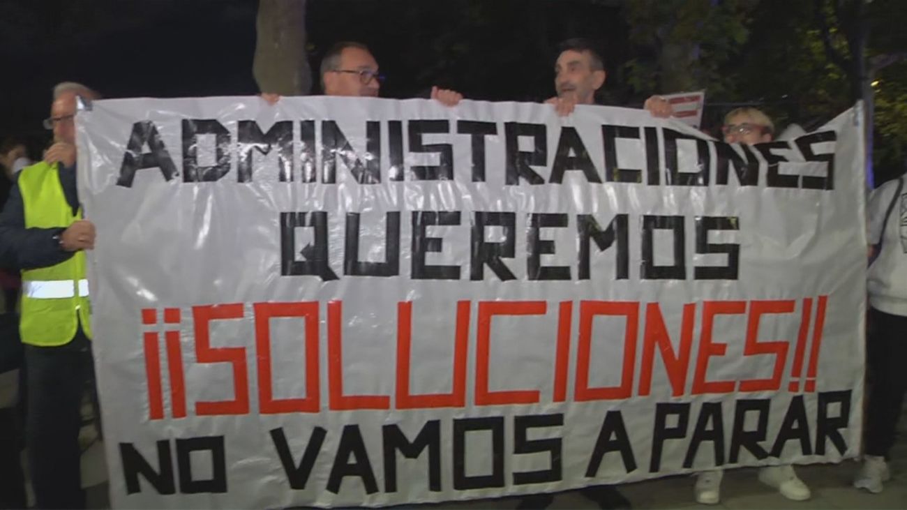 Los vecinos de San Blas se manifiestan contra la degradación del Parque Paraíso