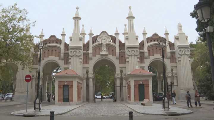 Entrada al cementerio de La Almudena