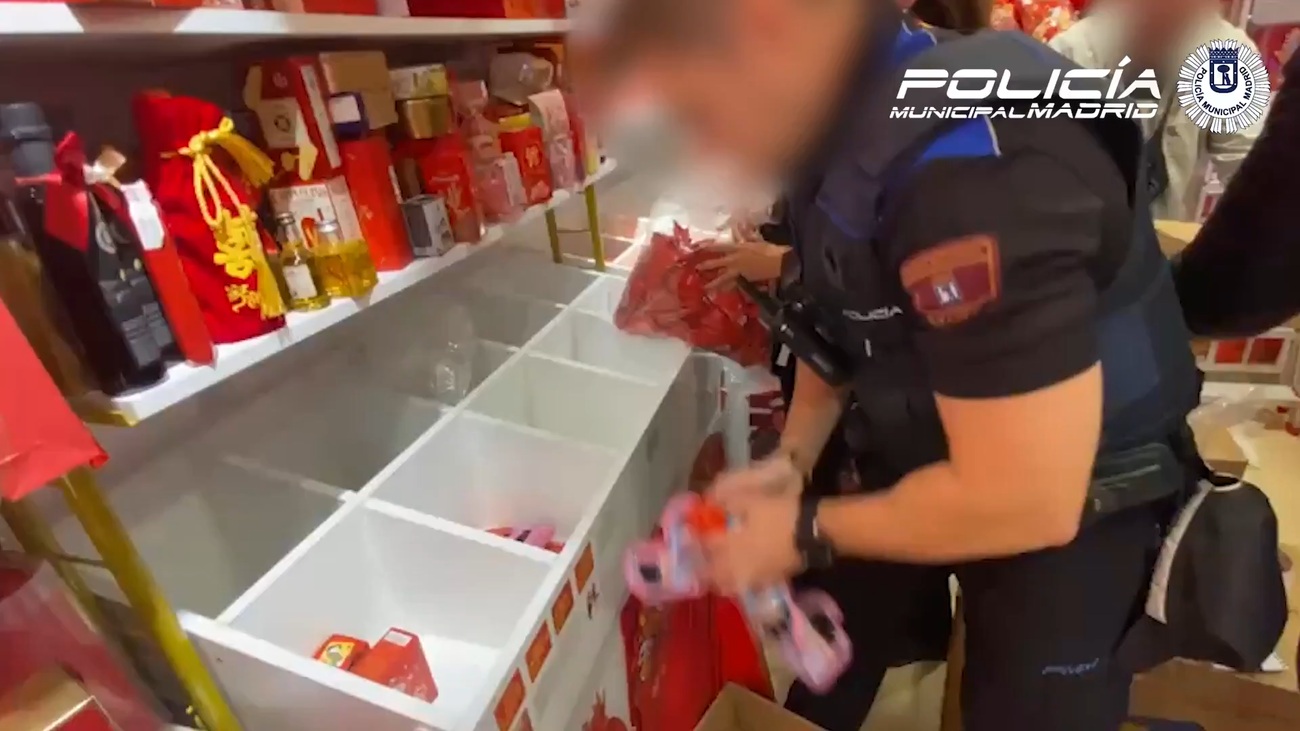 Retiran casi 10.000 golosinas en Usera que incumplían la normativa y estaban listas para vender para Halloween