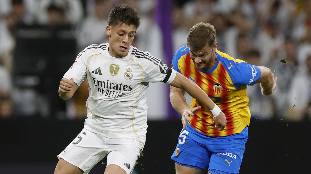 Guler ante el Valencia