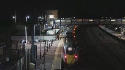 Dos personas en estado crítico tras un apuñalamiento múltiple en un tren de Reino Unido