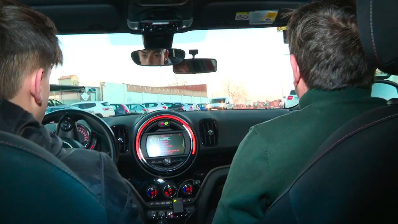 Conducir con 17 años será legal en un máximo de tres años: llega el 'carné europeo'