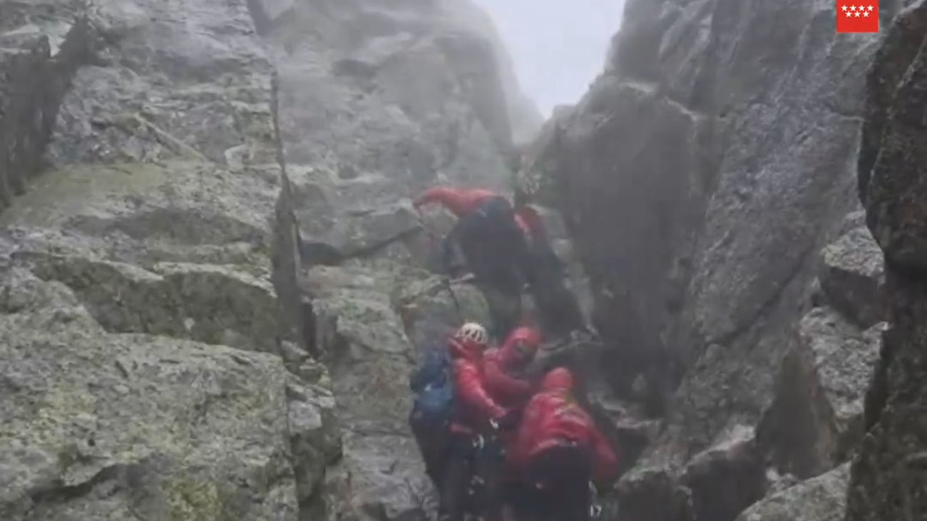 Laborioso rescate de un senderista de 32 años con heridas leves en La Maliciosa