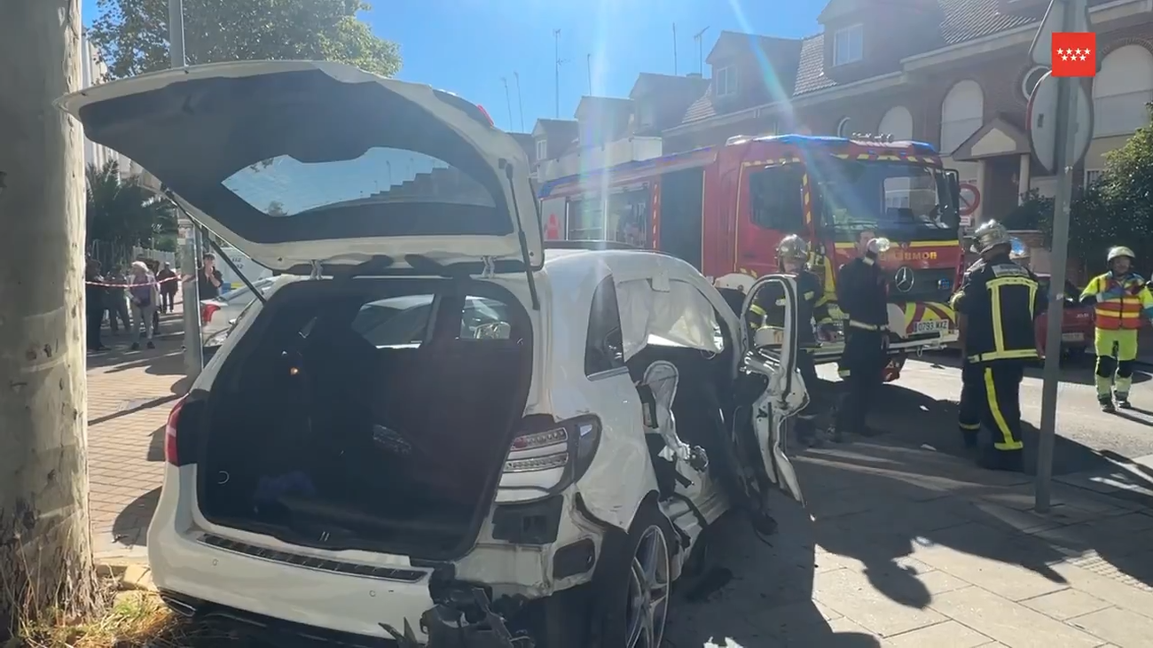 Dos heridos al colisionar un turismo con el tranvía de Parla