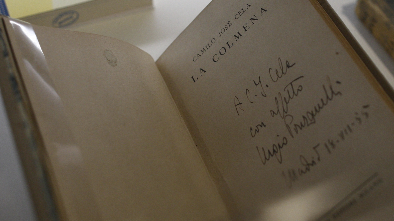 Confirmada la autoría de Cela del original de 'La Colmena' que se custodia en Alcalá