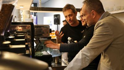 Reabre una cafetería de Móstoles atendida por personas con discapacidad intelectual