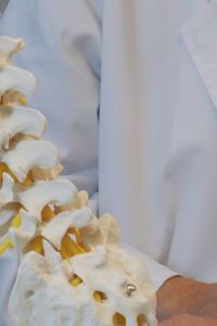 El Hospital Universitario San Francisco de Asís incorpora una cirugía de columna pionera con robótica y endoscopia