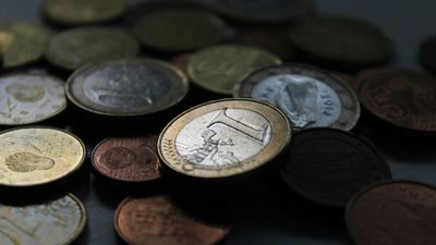 Los sueldos en España se estancan por abajo: la nómina más común roza ya el salario mínimo