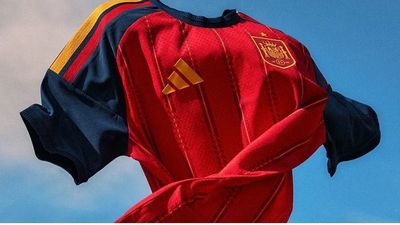 España presenta la camiseta con la que disputará el Mundial