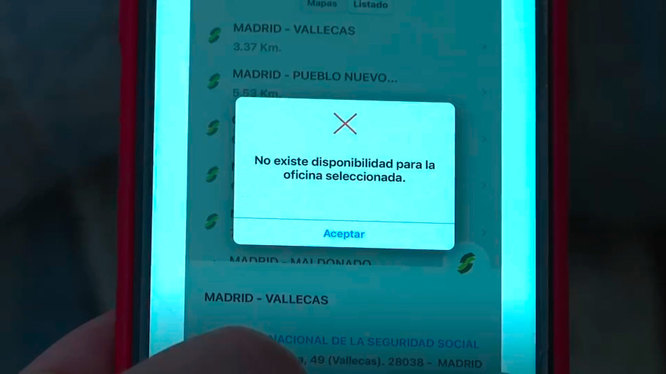 Solicitaban citas masivas en la oficina de extranjería y las vendían a 50 euros: hay dos detenidos en Puente de Vallecas
