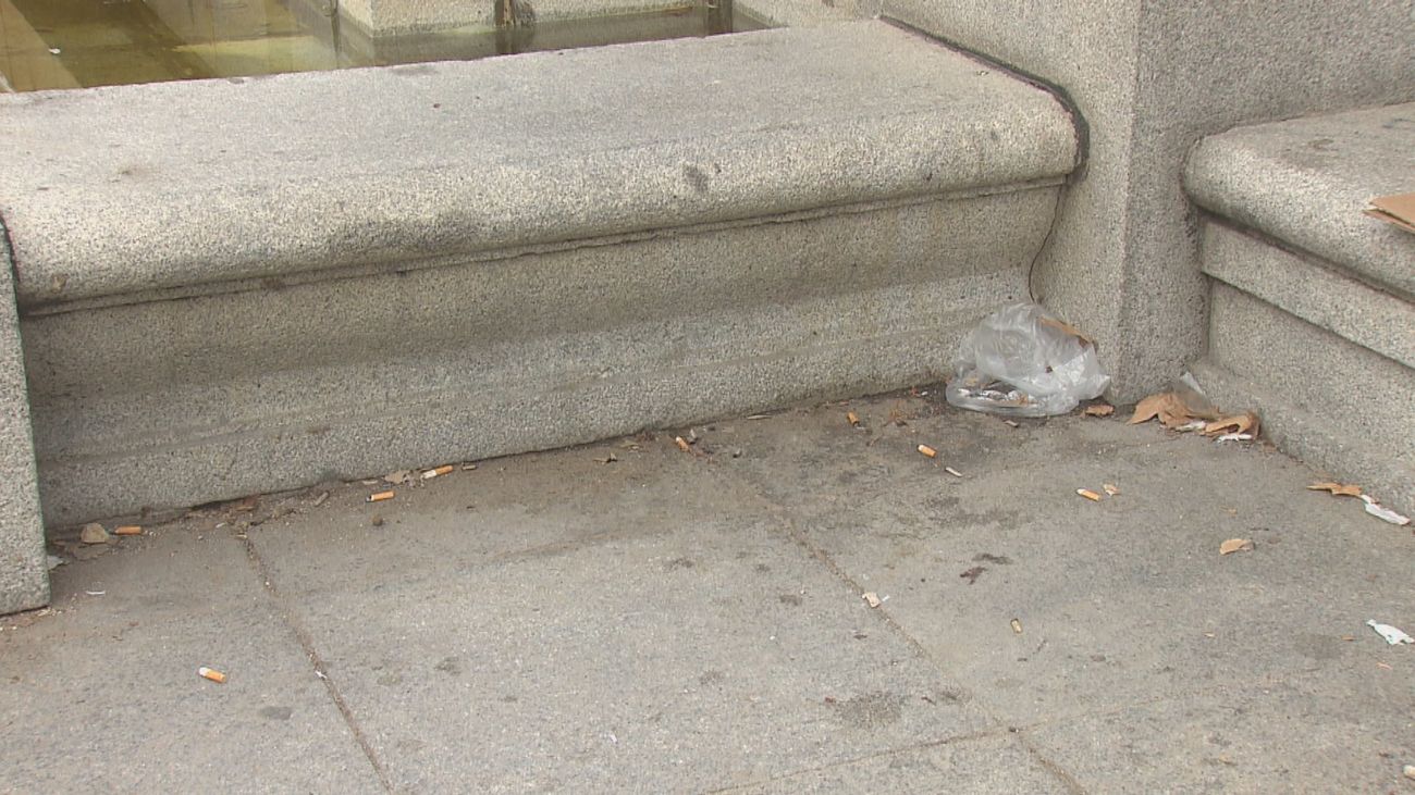 Las colillas en el suelo, suciedad y problema ambiental en Madrid