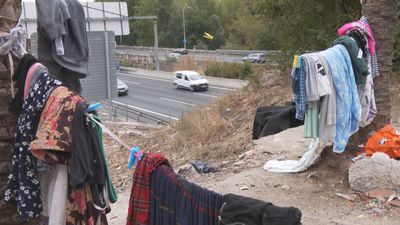Un asentamiento de infraviviendas crece en la A-2 a la altura de Barajas