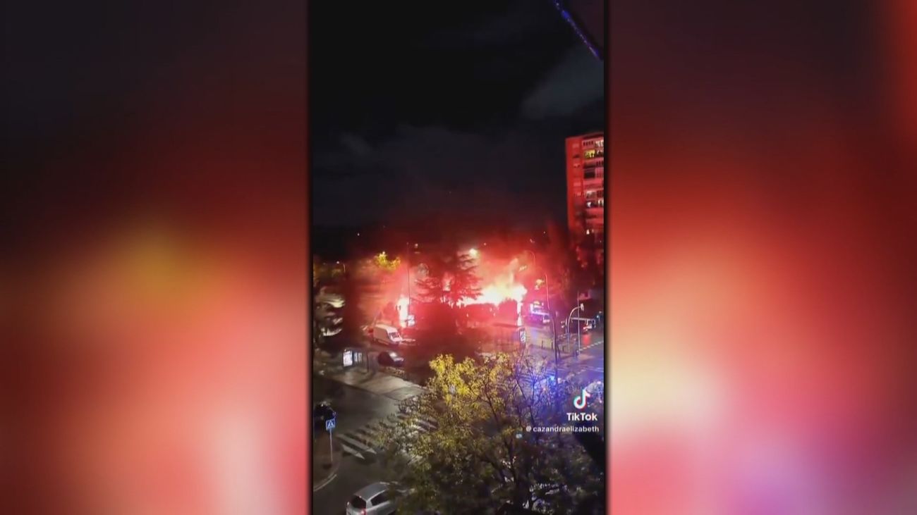 Ultras del Rayo y del Lech Poznan se enfrentan con piedras y bengalas en Vallecas