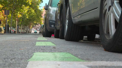 El efecto 'barrio frontera' convierte a Usera en un campo de batalla por las plazas de aparcamiento