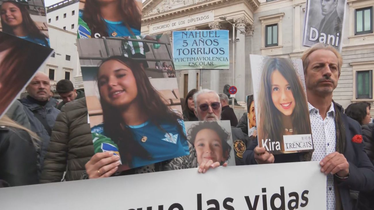 Familias de victimas de bullying se manifiestan frente al Congreso por ...