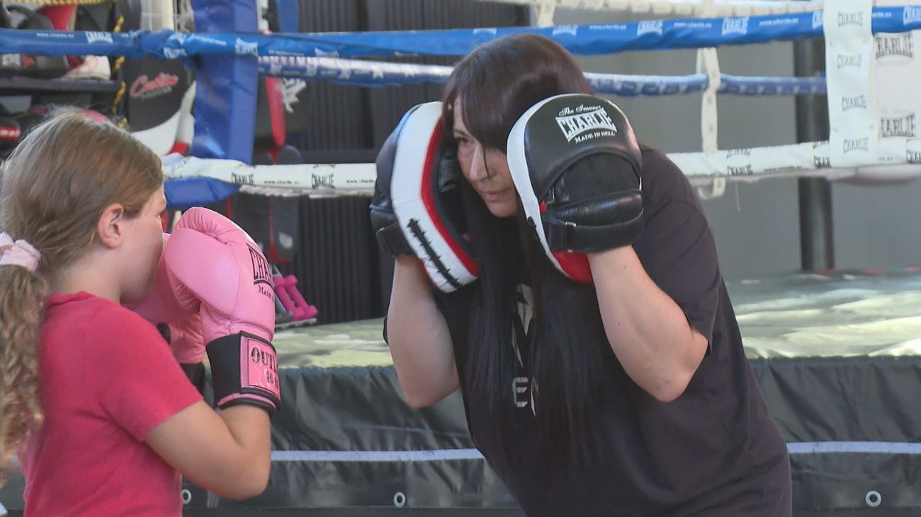 Jana, con su escuela en Torrejón de Velasco, contagia su pasión por el boxeo