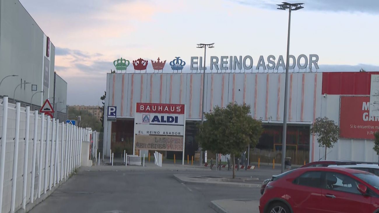Cinco detenidos en San Blas por robar en un restaurante asiático y secuestrar al encargado y su familia