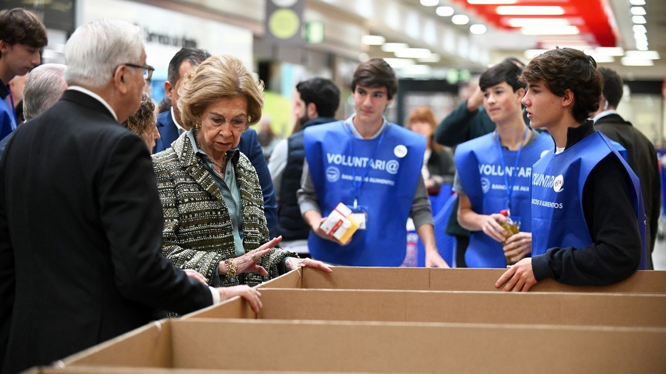 La reina Sofía participa en el arranque de la gran recogida 2025 del Banco de Alimentos