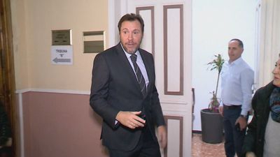 Óscar Puente acude al hospital Rey Juan Carlos, gestionado por el grupo Quirón, para una prueba médica