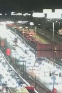 Seis kilómetros de retenciones de salida en la A-1 al comienzo del fin de semana de la Almudena