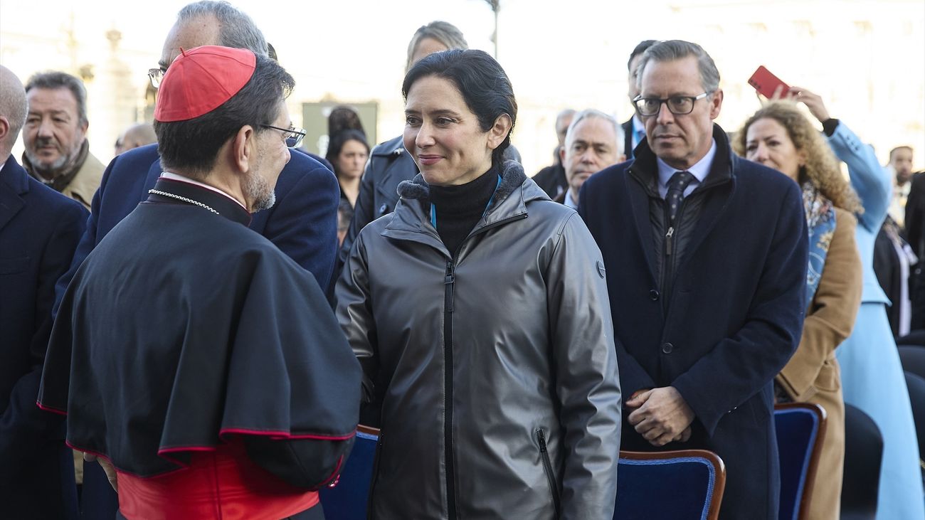 Ayuso recibe el alta tras abandonar en ambulancia la misa de la Almudena por una fuerte gastroenteritis