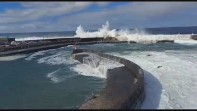 Tres muertos y 15 heridos por el fuerte oleaje en Tenerife