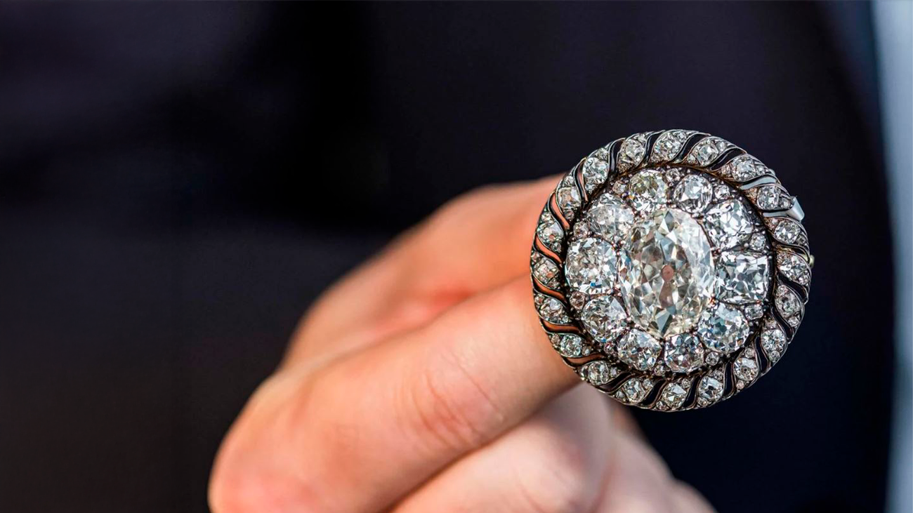 Subastado el lujoso broche de Napoleón