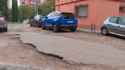 Vecinos y Ayuntamiento Madrid celebran la rehabilitación de la colonia Orisa: "Queremos hacer la zona más segura para todos"