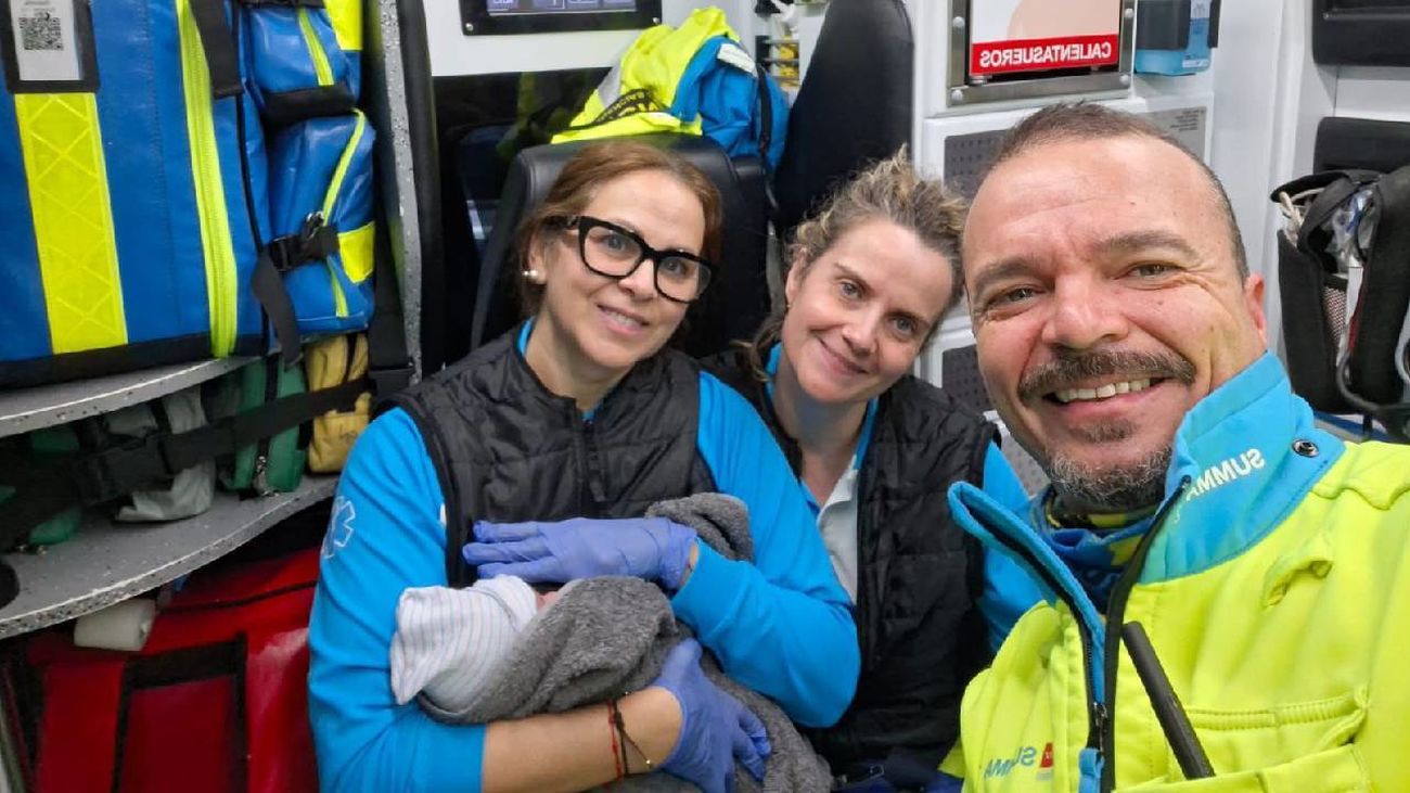 Un bebé con "prisa" nace en su casa de Raimundo Fernández Villaverde con ayuda del SUMMA 112